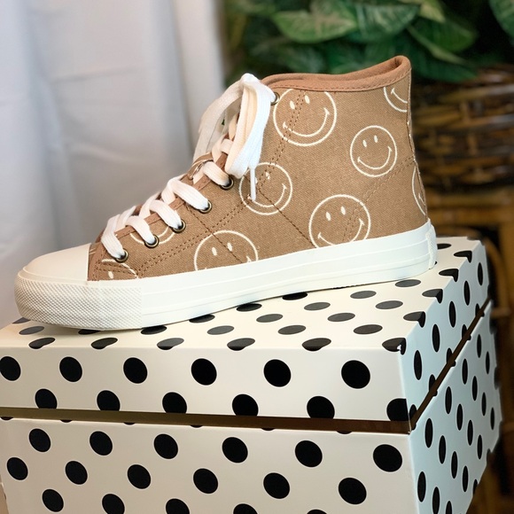 American Eagle Brown Canvas High-Top Sneakers with White Smiley Print - Picture 4 of 14